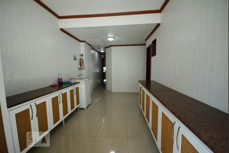 Apartamento à venda com 385m², 4 quartos e 5 vagas Apartamento à venda com 385m², 4 quartos e 5 vagasÁrea de Serviço