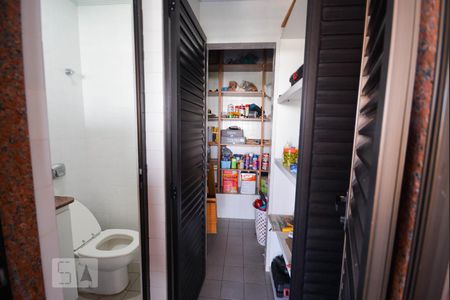 Apartamento à venda com 385m², 4 quartos e 5 vagas Apartamento à venda com 385m², 4 quartos e 5 vagasDespensa