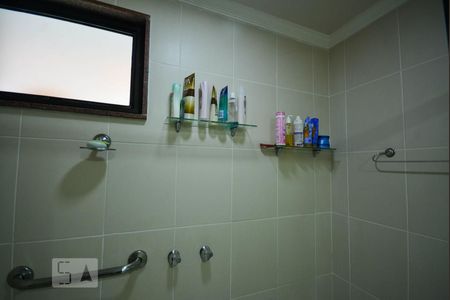 Apartamento à venda com 385m², 4 quartos e 5 vagas Apartamento à venda com 385m², 4 quartos e 5 vagasBanheiro da Suíte 1