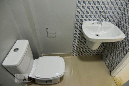 Banheiro de kitnet/studio para alugar com 1 quarto, 38m² em Centro, Rio de Janeiro