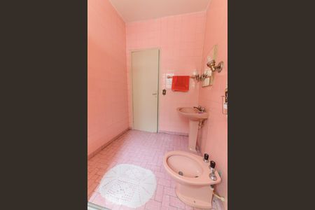 Casa à venda com 400m², 2 quartos e 2 vagas Casa à venda com 400m², 2 quartos e 2 vagasBanheiro -Detalhes