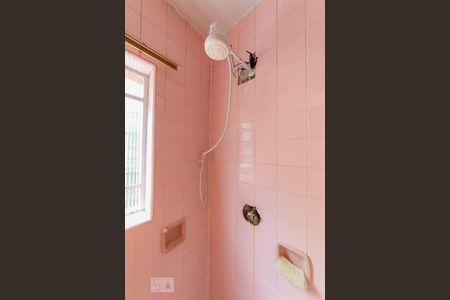 Casa à venda com 400m², 2 quartos e 2 vagas Casa à venda com 400m², 2 quartos e 2 vagasBanheiro -Detalhes