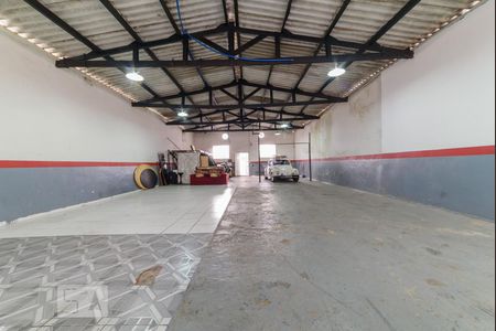 Casa à venda com 400m², 2 quartos e 2 vagas Casa à venda com 400m², 2 quartos e 2 vagasGalpão Fundos