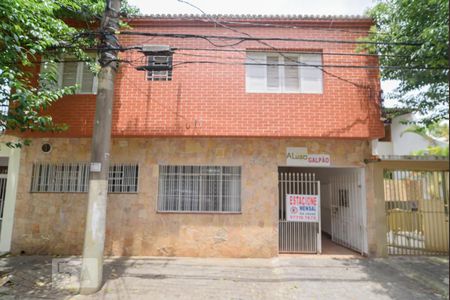 Casa à venda com 400m², 2 quartos e 2 vagas Casa à venda com 400m², 2 quartos e 2 vagasFachada