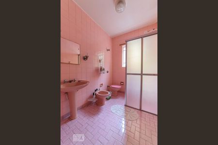 Casa à venda com 400m², 2 quartos e 2 vagas Casa à venda com 400m², 2 quartos e 2 vagasBanheiro