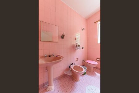 Casa à venda com 400m², 2 quartos e 2 vagas Casa à venda com 400m², 2 quartos e 2 vagasBanheiro