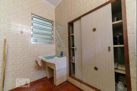 Casa à venda com 400m², 2 quartos e 2 vagas Casa à venda com 400m², 2 quartos e 2 vagasÁrea de Serviço