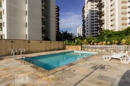 Apartamento à venda com 90m², 2 quartos e 2 vagas Apartamento à venda com 90m², 2 quartos e 2 vagasÁrea comum - Piscina