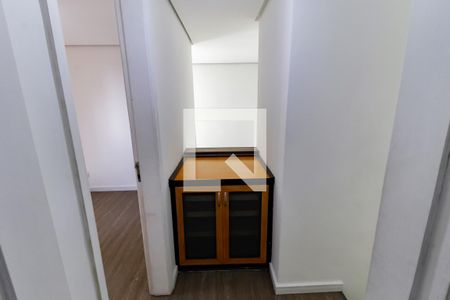 Apartamento à venda com 90m², 2 quartos e 2 vagas Apartamento à venda com 90m², 2 quartos e 2 vagasArmário corredor