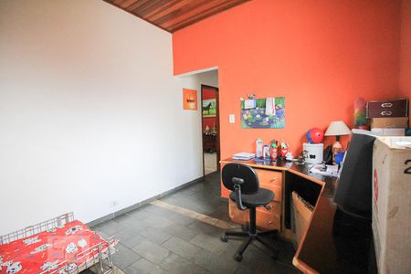 Casa à venda com 220m², 4 quartos e 2 vagas Casa à venda com 220m², 4 quartos e 2 vagasEscritório