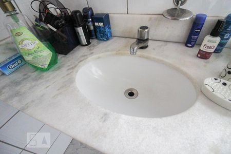 Casa à venda com 220m², 4 quartos e 2 vagas Casa à venda com 220m², 4 quartos e 2 vagasBanheiro