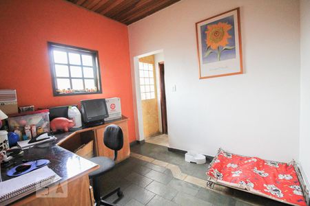 Casa à venda com 220m², 4 quartos e 2 vagas Casa à venda com 220m², 4 quartos e 2 vagasEscritório