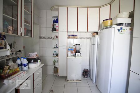Casa à venda com 220m², 4 quartos e 2 vagas Casa à venda com 220m², 4 quartos e 2 vagasCozinha