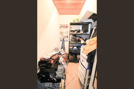 Casa à venda com 220m², 4 quartos e 2 vagas Casa à venda com 220m², 4 quartos e 2 vagascloset Quarto 4