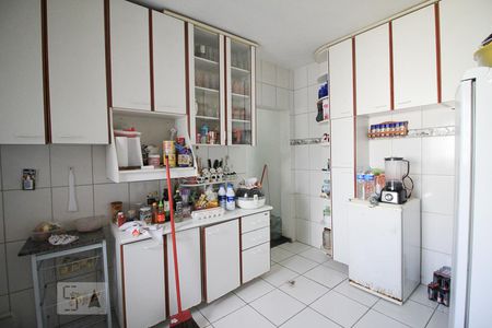 Casa à venda com 220m², 4 quartos e 2 vagas Casa à venda com 220m², 4 quartos e 2 vagasCozinha