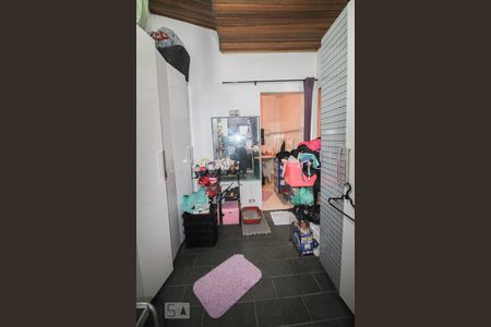 Casa à venda com 220m², 4 quartos e 2 vagas Casa à venda com 220m², 4 quartos e 2 vagascloset quarto 1