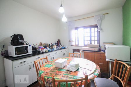 Casa à venda com 220m², 4 quartos e 2 vagas Casa à venda com 220m², 4 quartos e 2 vagasCozinha