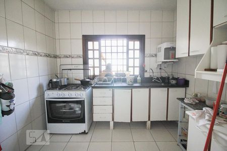 Casa à venda com 220m², 4 quartos e 2 vagas Casa à venda com 220m², 4 quartos e 2 vagasCozinha