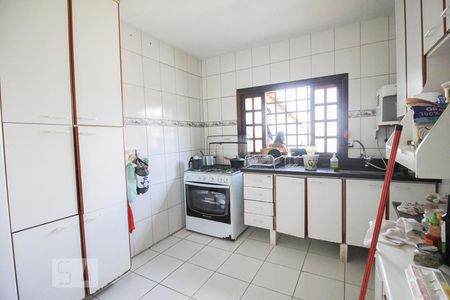 Casa à venda com 220m², 4 quartos e 2 vagas Casa à venda com 220m², 4 quartos e 2 vagasCozinha