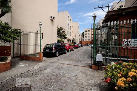 Apartamento à venda com 49m², 2 quartos e 1 vaga Apartamento à venda com 49m², 2 quartos e 1 vagaFachada