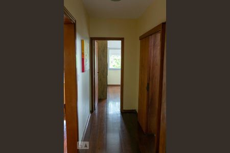 Corredor de apartamento para alugar com 2 quartos, 76m² em Teresópolis, Porto Alegre