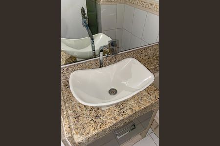 Apartamento à venda com 76m², 2 quartos e 1 vaga Apartamento à venda com 76m², 2 quartos e 1 vagaBanheiro Social