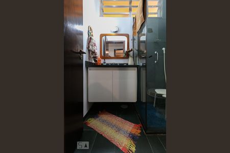 Casa à venda com 170m², 3 quartos e 2 vagas Casa à venda com 170m², 3 quartos e 2 vagasBanheiro