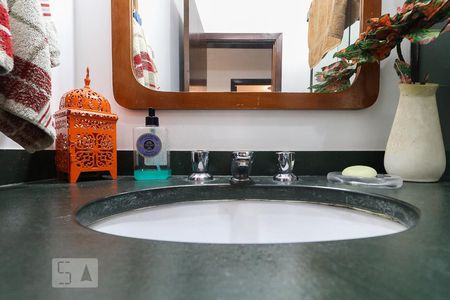 Casa à venda com 170m², 3 quartos e 2 vagas Casa à venda com 170m², 3 quartos e 2 vagasBanheiro