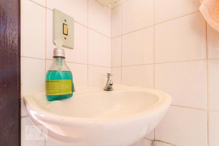 Casa à venda com 170m², 3 quartos e 2 vagas Casa à venda com 170m², 3 quartos e 2 vagasBanheiro de Serviço