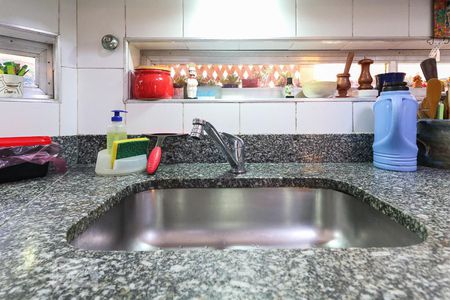 Casa à venda com 170m², 3 quartos e 2 vagas Casa à venda com 170m², 3 quartos e 2 vagasCozinha