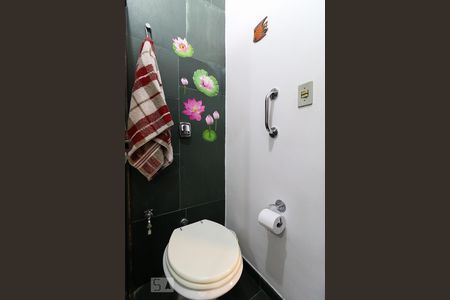 Casa à venda com 170m², 3 quartos e 2 vagas Casa à venda com 170m², 3 quartos e 2 vagasBanheiro