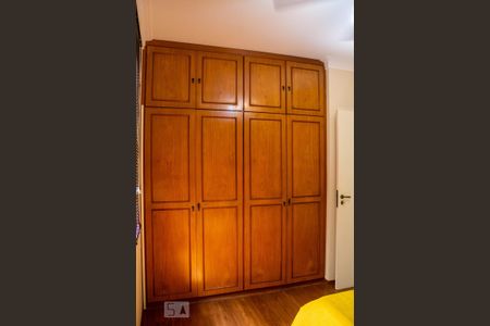 Casa à venda com 200m², 3 quartos e 3 vagas Casa à venda com 200m², 3 quartos e 3 vagasQuarto 2