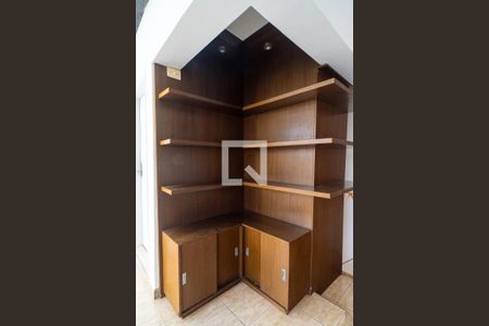 Apartamento à venda com 281m², 3 quartos e 3 vagas Apartamento à venda com 281m², 3 quartos e 3 vagasSala de TV