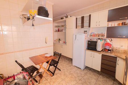 Casa à venda com 110m², 3 quartos e 2 vagas Casa à venda com 110m², 3 quartos e 2 vagasCozinha