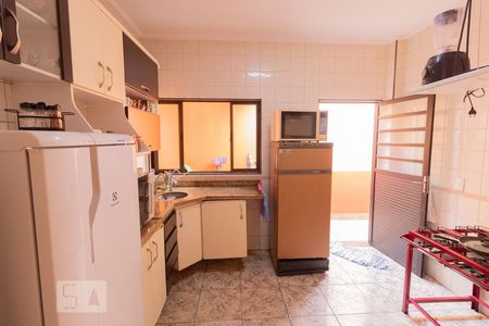 Casa à venda com 110m², 3 quartos e 2 vagas Casa à venda com 110m², 3 quartos e 2 vagasCozinha