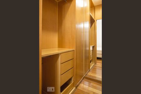 Apartamento para alugar com 82m², 3 quartos e 2 vagas Apartamento para alugar com 82m², 3 quartos e 2 vagasCloset do Quarto 3