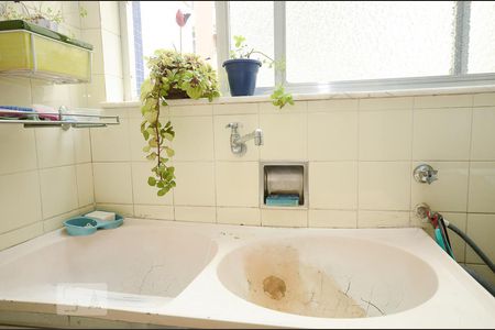 Apartamento à venda com 222m², 4 quartos e 2 vagas Apartamento à venda com 222m², 4 quartos e 2 vagasÁrea de Serviço