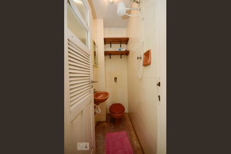 Apartamento à venda com 222m², 4 quartos e 2 vagas Apartamento à venda com 222m², 4 quartos e 2 vagasBanheiro de Serviço