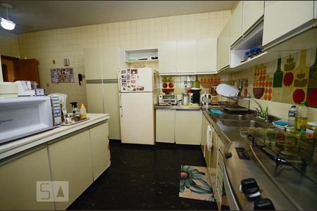 Apartamento à venda com 222m², 4 quartos e 2 vagas Apartamento à venda com 222m², 4 quartos e 2 vagasCozinha