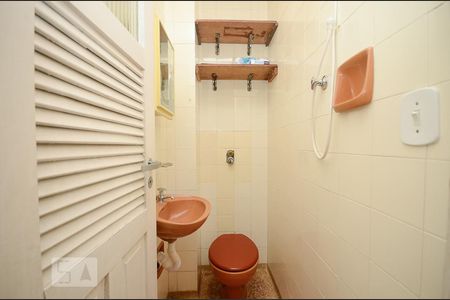 Apartamento à venda com 222m², 4 quartos e 2 vagas Apartamento à venda com 222m², 4 quartos e 2 vagasBanheiro de Serviço