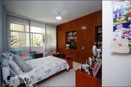 Apartamento à venda com 222m², 4 quartos e 2 vagas Apartamento à venda com 222m², 4 quartos e 2 vagasSuíte 2