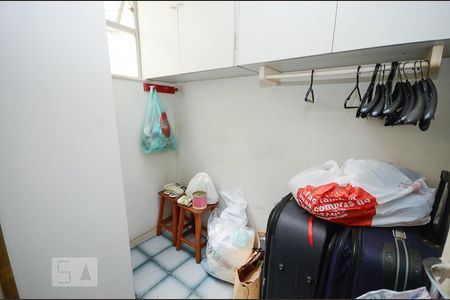 Apartamento à venda com 222m², 4 quartos e 2 vagas Apartamento à venda com 222m², 4 quartos e 2 vagasQuarto de Serviço 1