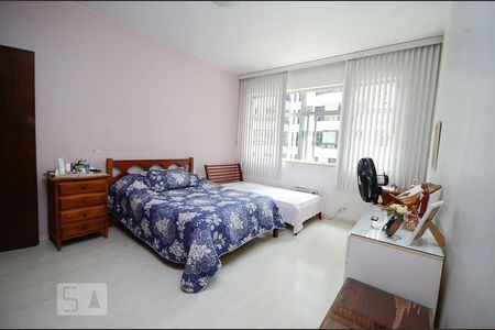 Apartamento à venda com 222m², 4 quartos e 2 vagas Apartamento à venda com 222m², 4 quartos e 2 vagasSuíte 1