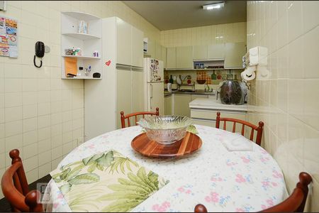 Apartamento à venda com 222m², 4 quartos e 2 vagas Apartamento à venda com 222m², 4 quartos e 2 vagasCozinha