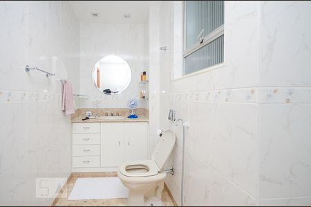 Apartamento à venda com 222m², 4 quartos e 2 vagas Apartamento à venda com 222m², 4 quartos e 2 vagasBanheiro da Suíte