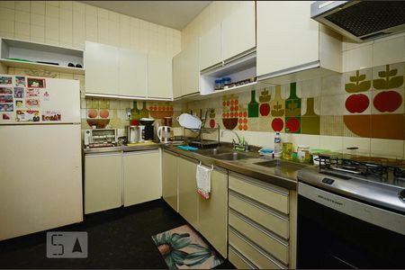 Apartamento à venda com 222m², 4 quartos e 2 vagas Apartamento à venda com 222m², 4 quartos e 2 vagasCozinha