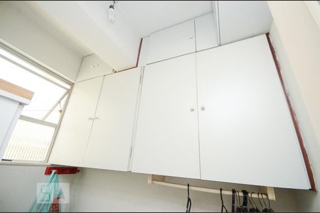 Apartamento à venda com 222m², 4 quartos e 2 vagas Apartamento à venda com 222m², 4 quartos e 2 vagasQuarto de Serviço 1