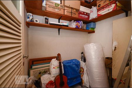 Apartamento à venda com 222m², 4 quartos e 2 vagas Apartamento à venda com 222m², 4 quartos e 2 vagasQuarto de Serviço 2