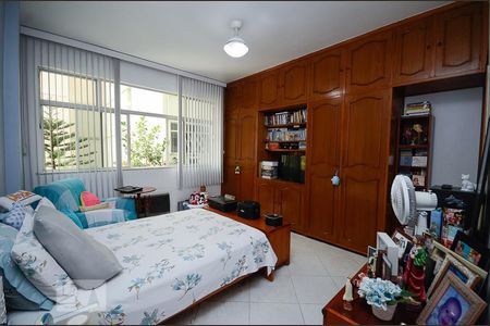Apartamento à venda com 222m², 4 quartos e 2 vagas Apartamento à venda com 222m², 4 quartos e 2 vagasSuíte 2