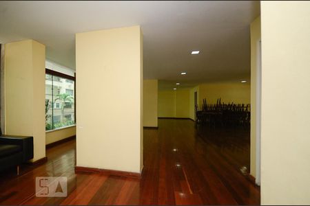 Apartamento à venda com 222m², 4 quartos e 2 vagas Apartamento à venda com 222m², 4 quartos e 2 vagasÁrea comum - Salão de festas